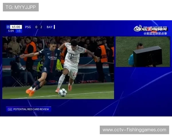 摩纳哥球员战术犯规破坏单刀，裁判直接出示红牌罚下